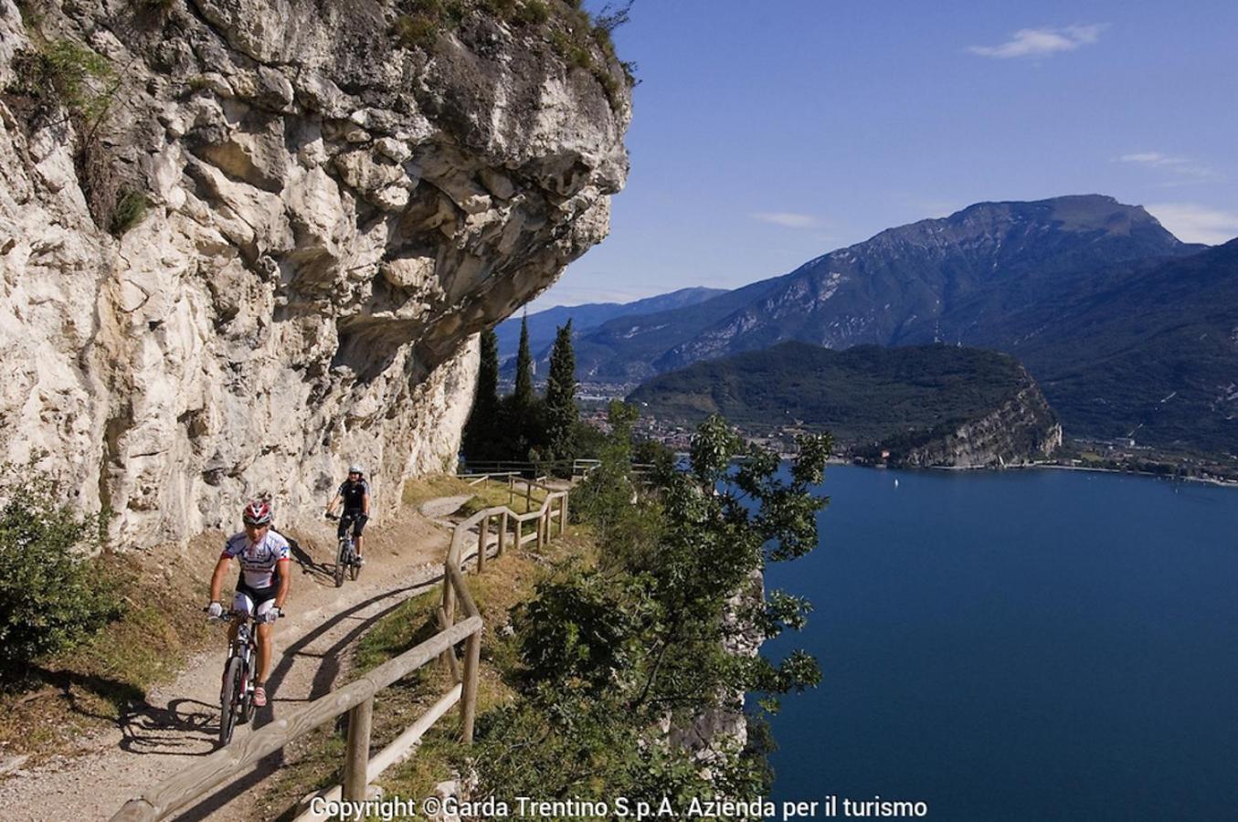 Club Nautico - Phoenix Studio Lake View Riva del Garda Luaran gambar